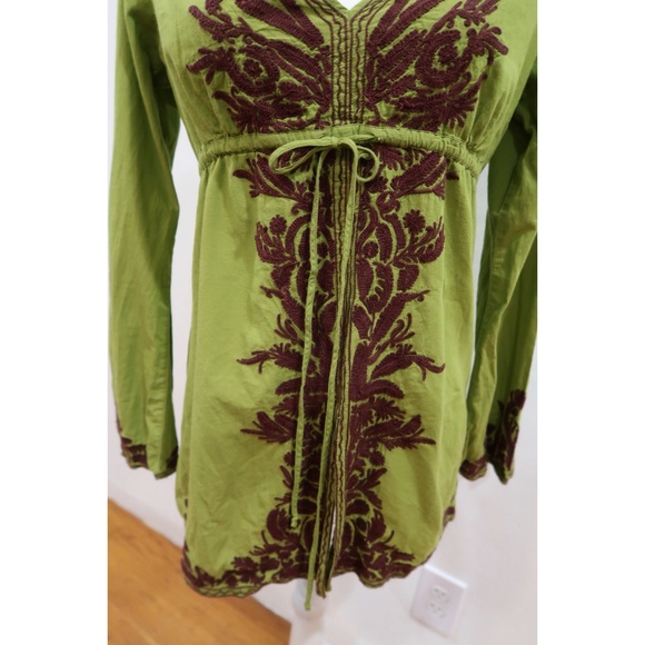 🔴  Green Blouse - Picture 4 of 5